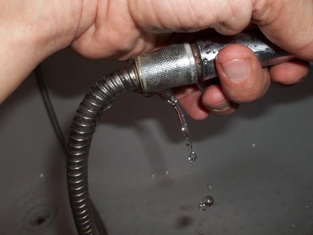 Слабый напор горячей воды: распространенные причины возникновения подобных неполадок