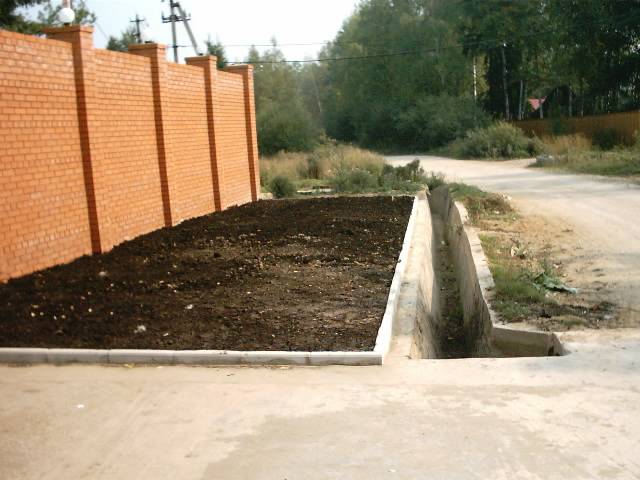 Как сделать дренажную канаву вдоль забора - дневник строителя pilonstroy.ru