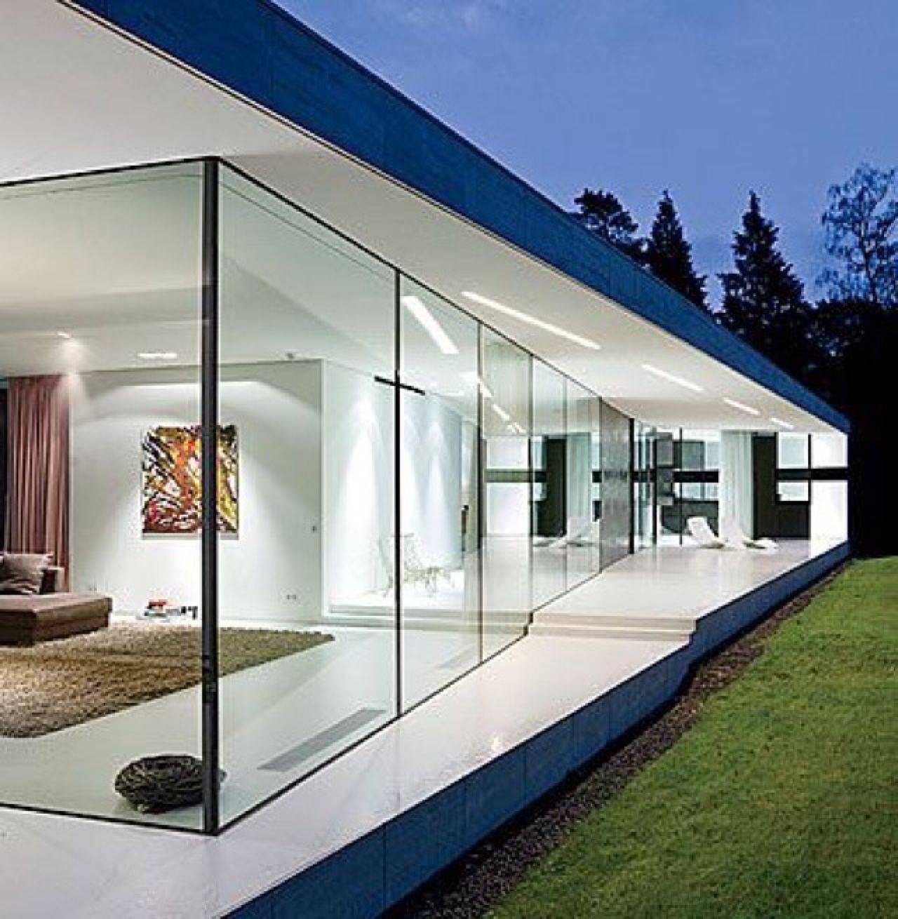 Чем примечательны дома из стекла и бетона?