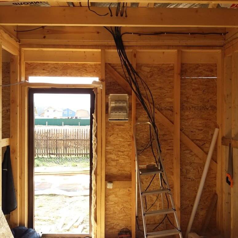 Как вставить железную дверь в деревянном доме — пошаговое фото для начинающих