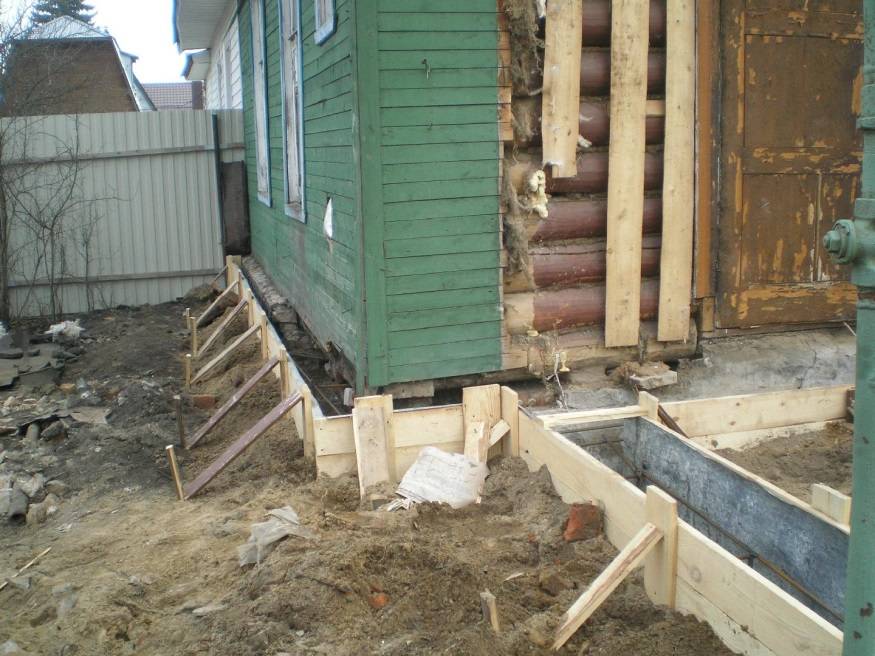 Как заменить фундамент деревянного дома своими руками