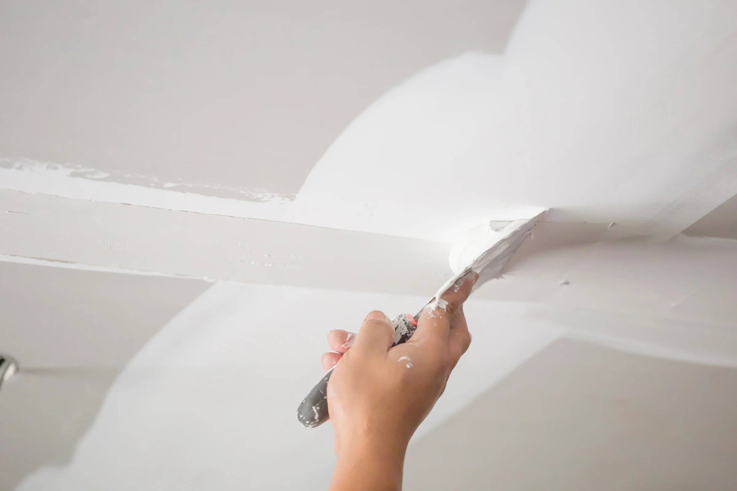 Шпаклевка потолка из гипсокартона под покраску своими руками: видео