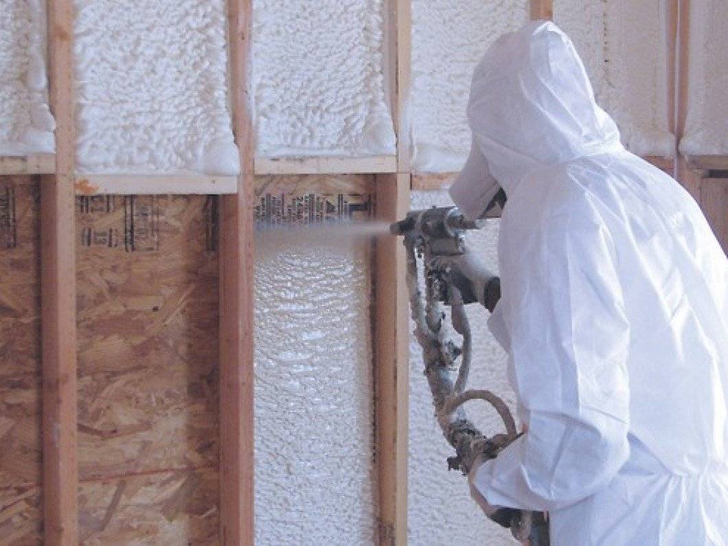 Особенности нанесения пенополиуретановых утеплителей на стены домов, теплоизоляция из ппу чердачных строений
