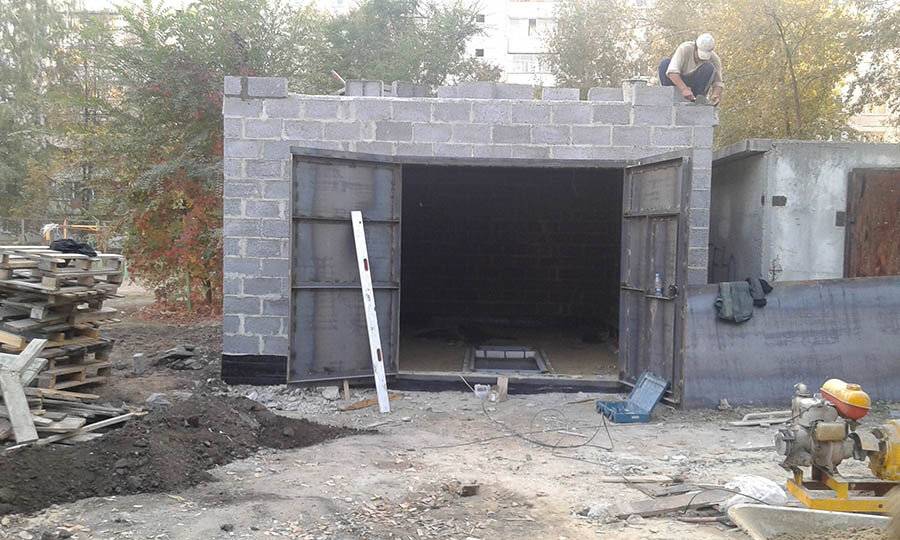 Как построить гараж из блоков своими руками в короткие сроки и качественно