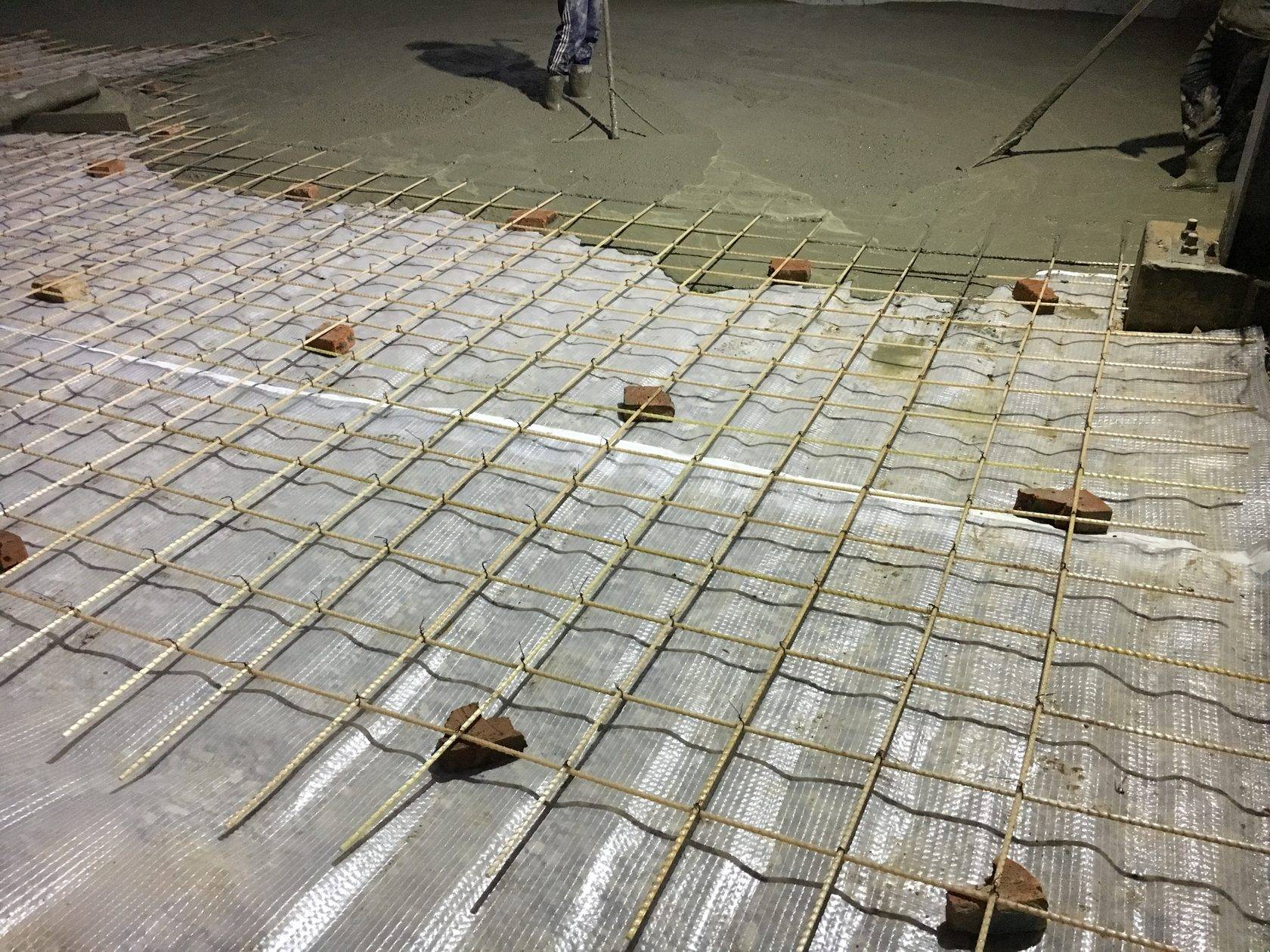 Технология монтажа тёплого водяного пола с бетонной стяжкой пошагово