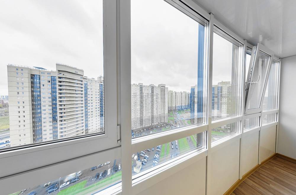 Преимущества, основные характеристики и отличие теплого остекления балкона от холодного