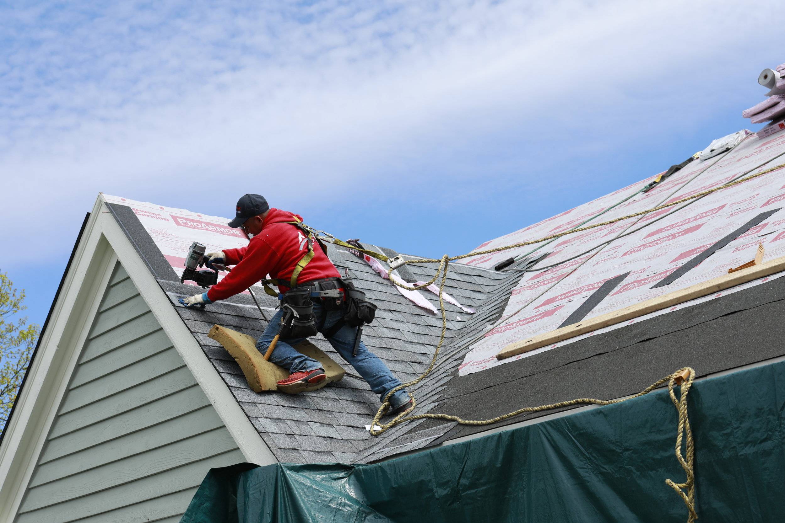 Как покрыть крышу профнастилом своими руками - строительство и ремонт
