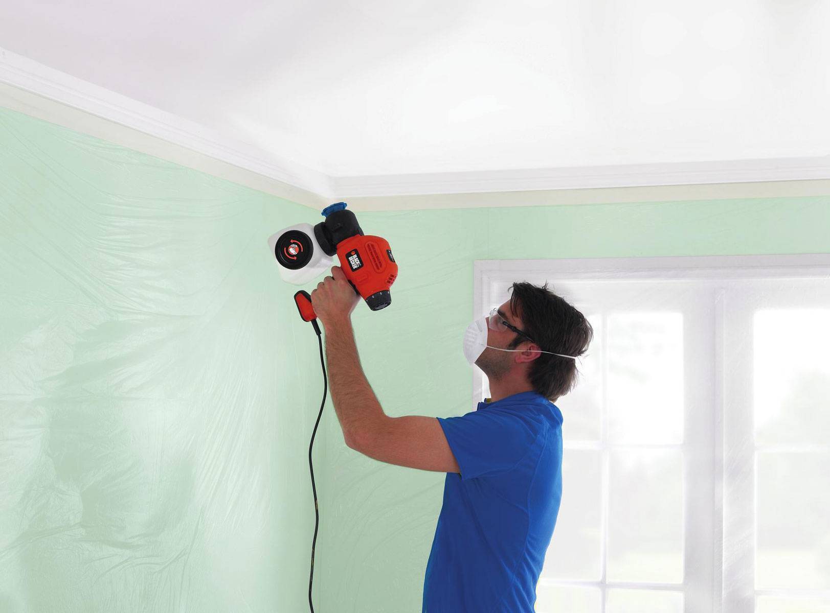 Чем лучше красить потолок валиком или краскопультом