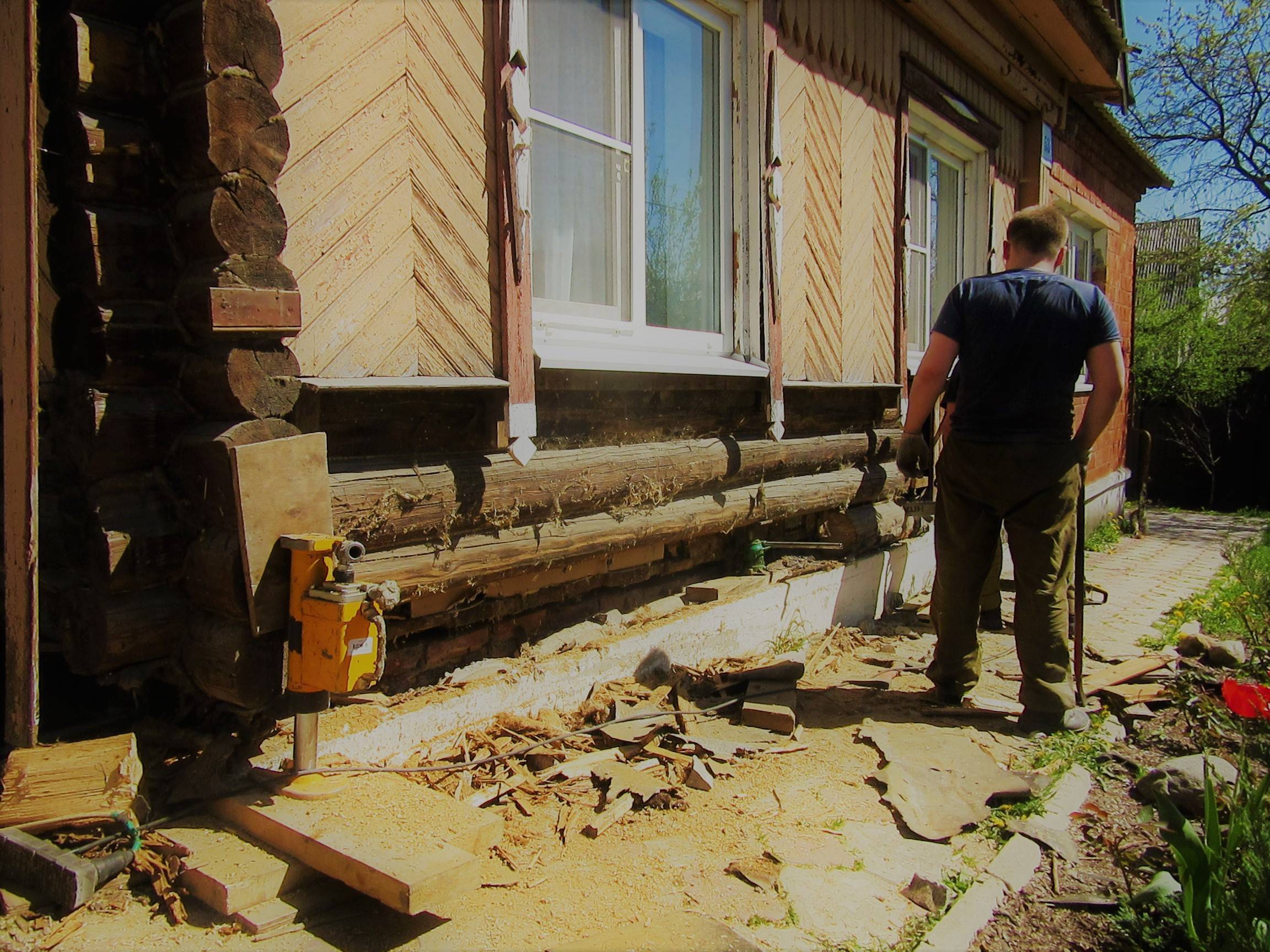 Как отреставрировать и отремонтировать старый деревянный дом своими руками: Обзор — Фото до и после