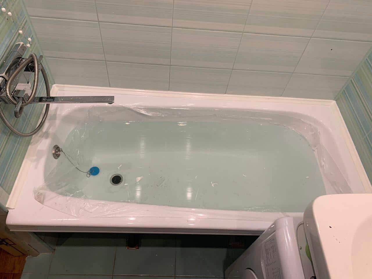 Акриловая вставка в ванную. инструкция по выбору и монтажу