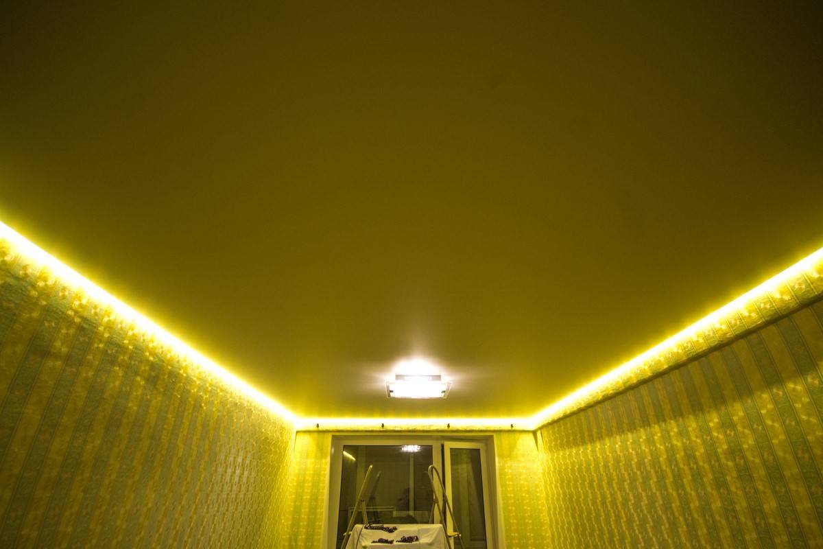 Светодиодная лента под натяжным потолком: инструкция по самостоятельному монтажу, сопроводительное видео и фото