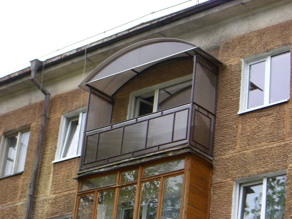 Отделка балкона поликарбонатом + фото