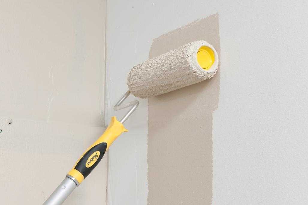 Как правильно красить стены валиком без следов