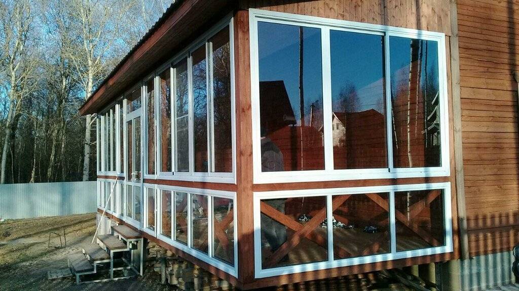 Раздвижные окна для веранды: преимущества и недостатки