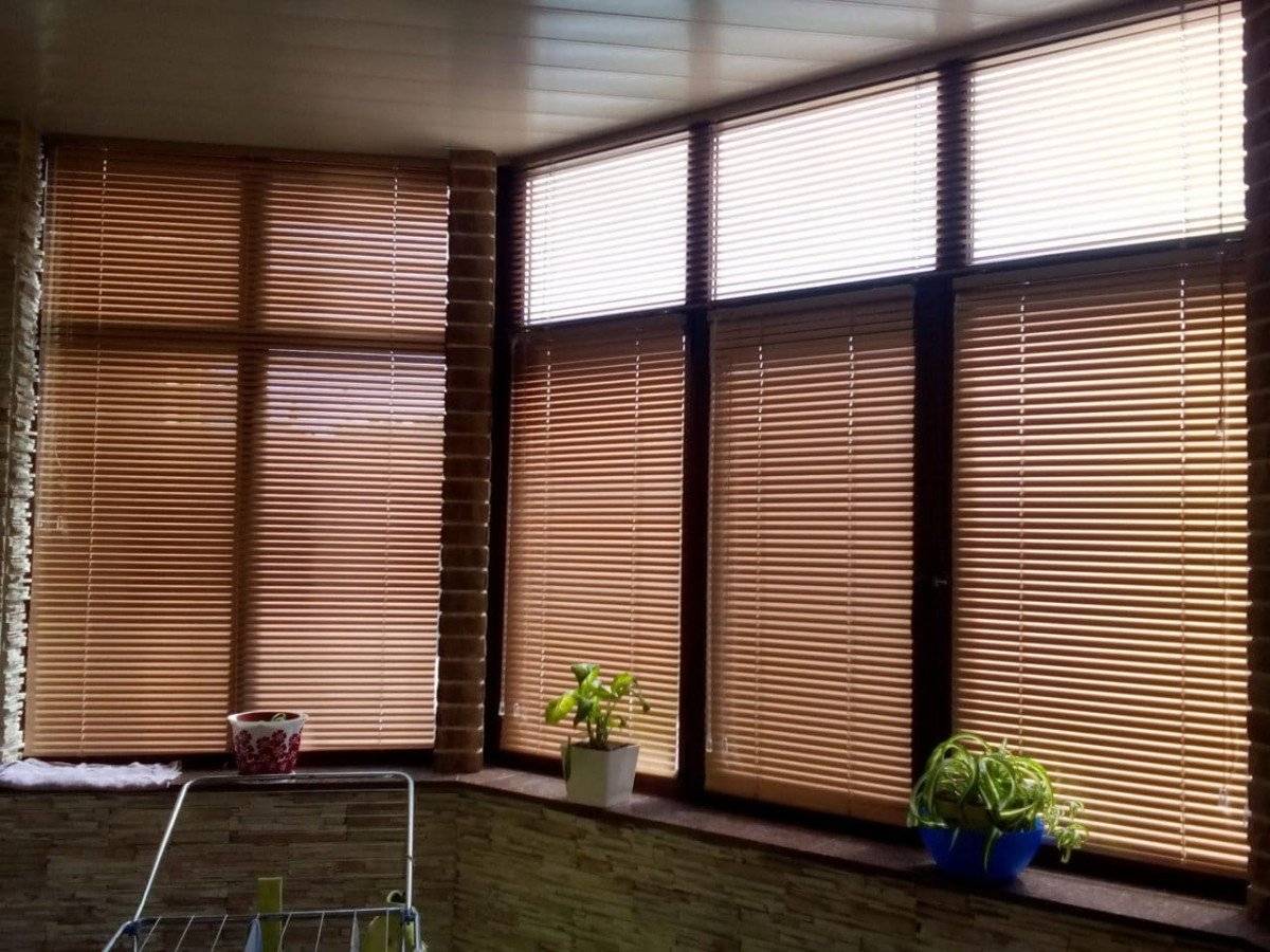 Солнцезащитные шторы на пластиковые окна: рулонные, пленка