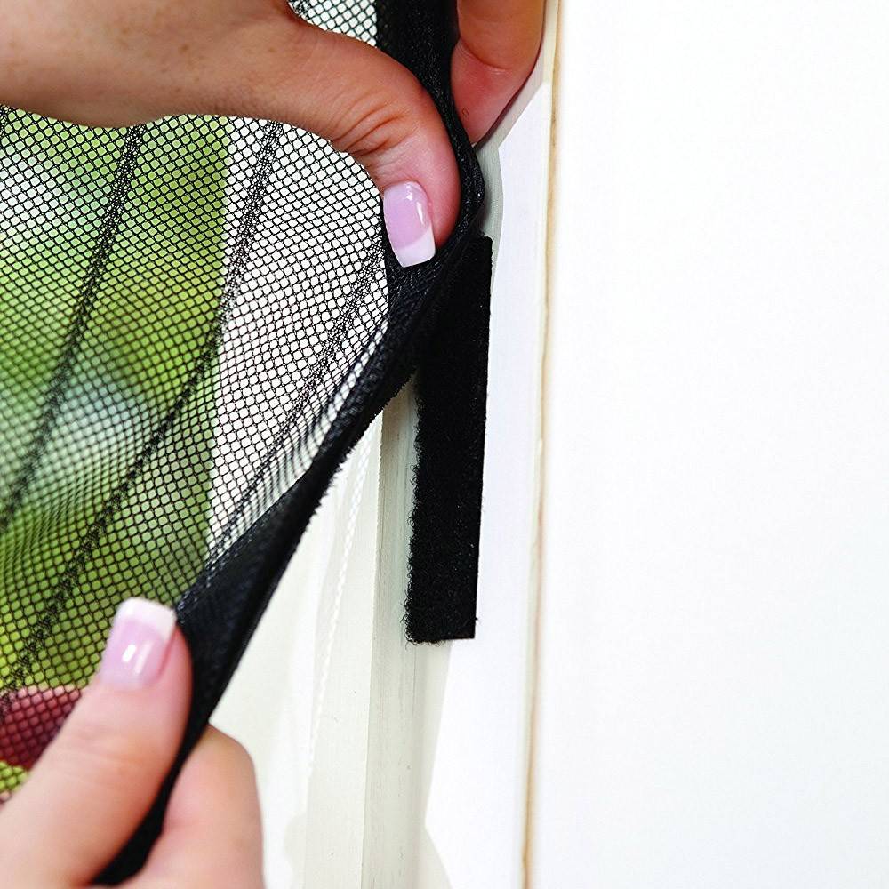 Москитная сетка на дверь — разновидности конструкции и правильная установка