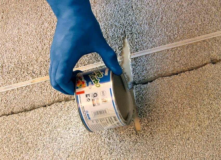 Заделка трещин в бетоне: оперативный ремонт покрытия