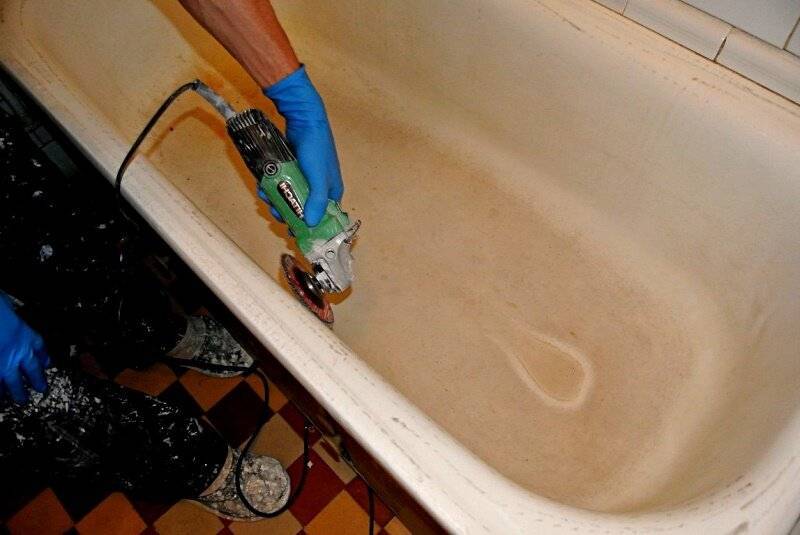 Как обновить покрытие чугунной ванны разными способами