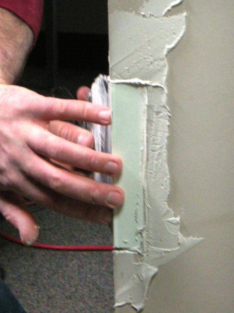 Как выровнять угол стены своими руками штукатуркой и другими материалами