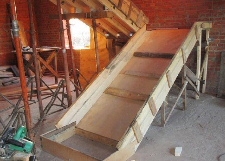 Как сделать опалубку для лестницы из бетона?