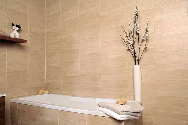 Как крепить пластиковые панели к стене в ванной: обшивка стеновых и потолочных панелей в ванной комнате своими руками, монтаж с обрешеткой и без, установка и облицовка