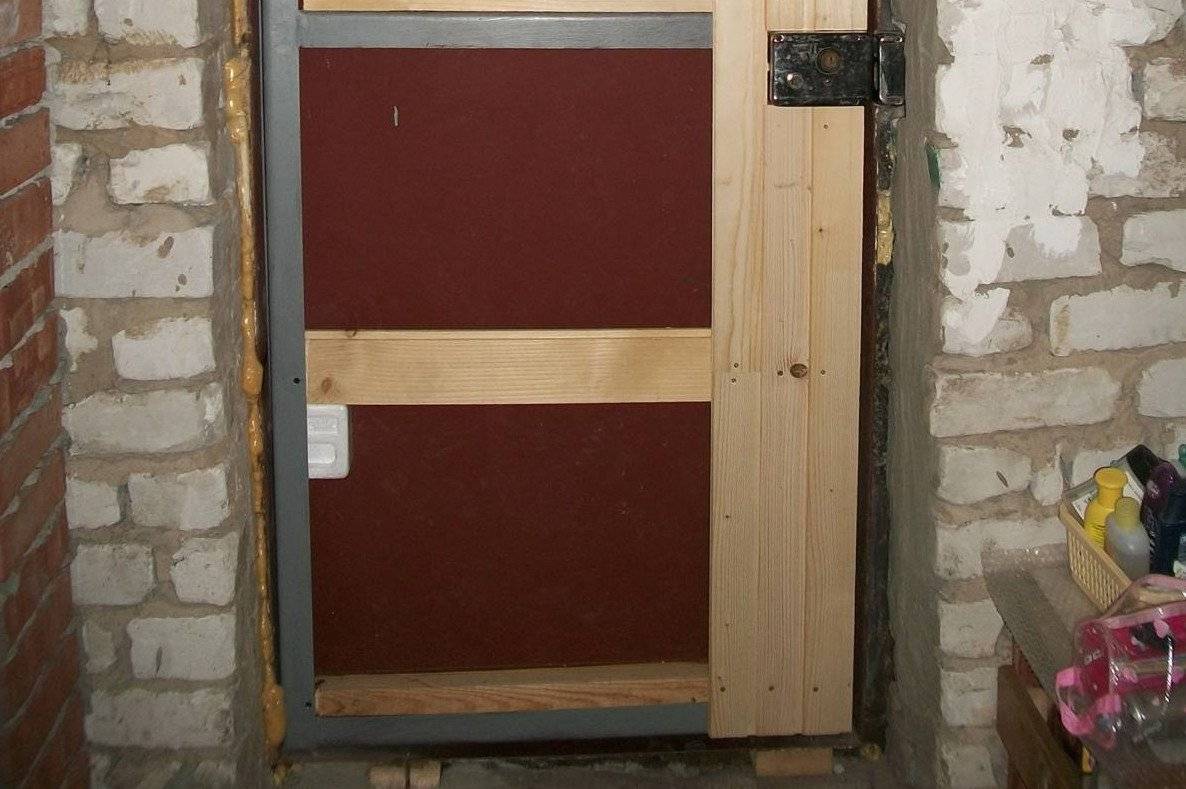 Как утеплить металлические и деревянные входные двери в частном доме своими руками: пошаговая инструкция - советы
