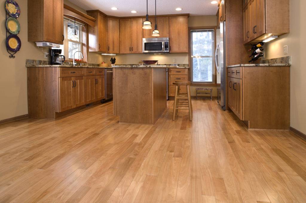 ТОП - 4 покрытий на пол в кухню – какое лучше выбрать + реальные фото