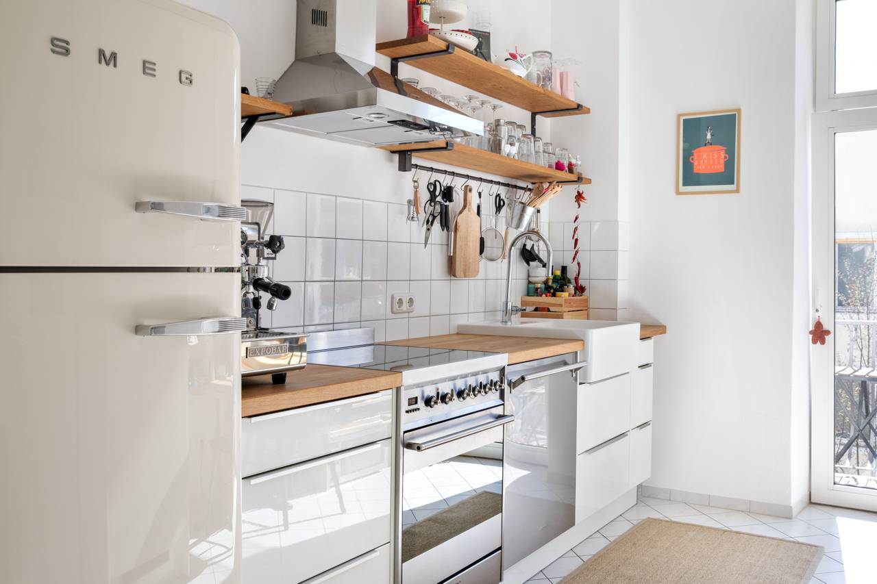 Белая глянцевая кухня в современном интерьере, стили, материалы, советы