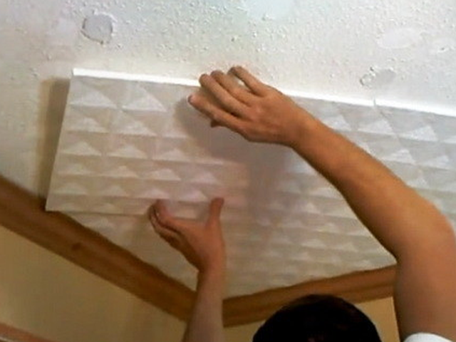 Как оклеить потолок пенопластовой плиткой