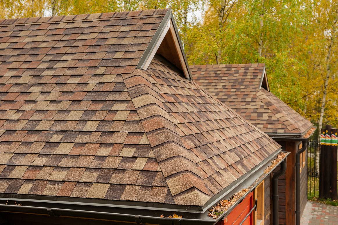 Чем, недорого и качественно, покрыть крышу дома