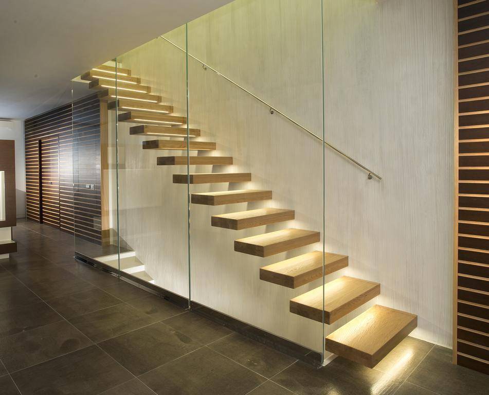 Лестница в частном доме на второй этаж: как выбрать лучший проект (фото)