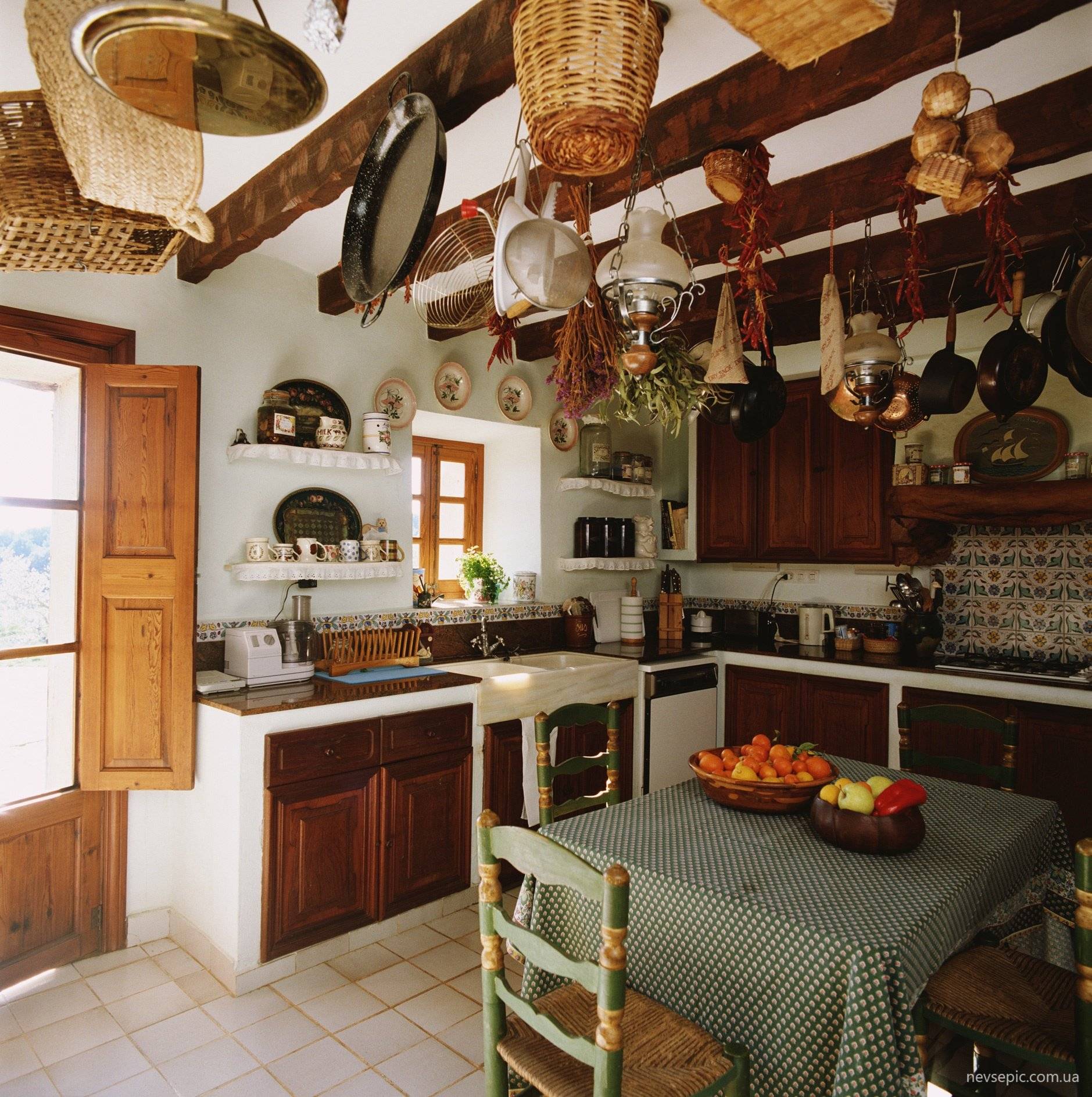 Кухня в деревенском стиле: как оформит дизайн своими руками