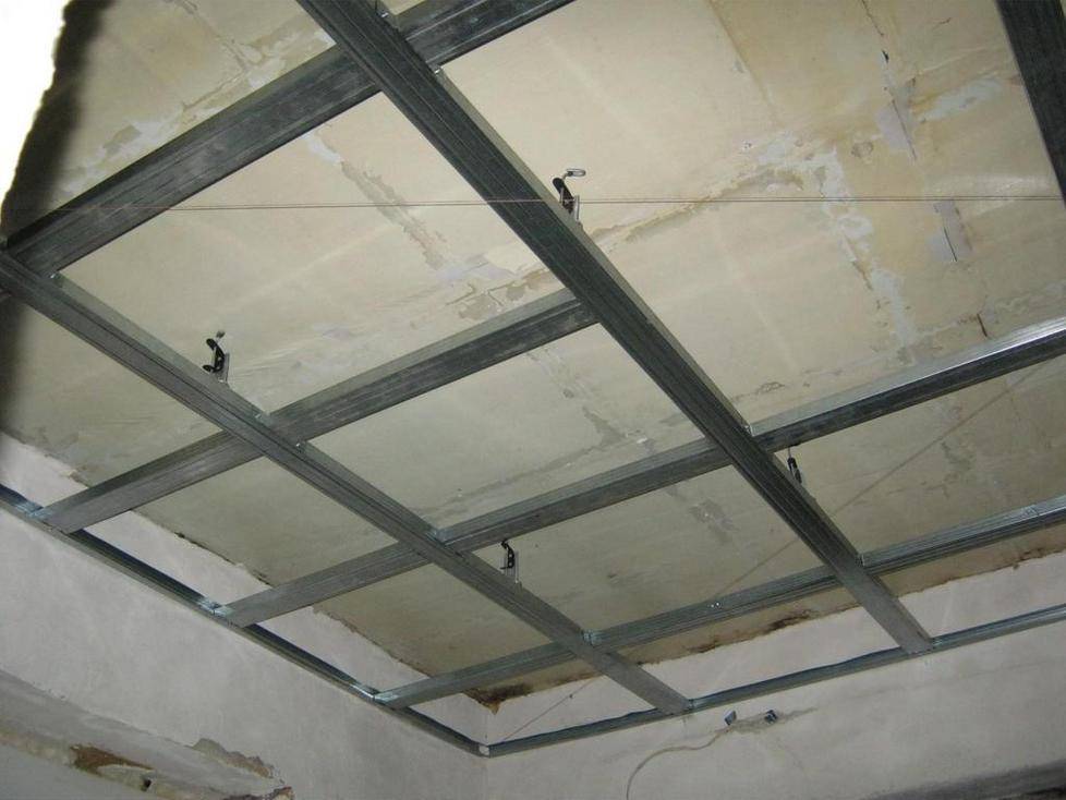 Как сделать навесной потолок: видео и фото инструкция