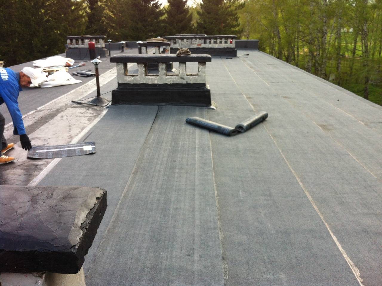 Покрывало из рубероида: выбор и монтаж материала на крышу