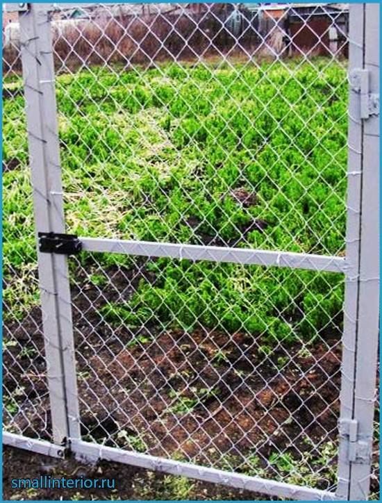 Как сделать забор на даче из сетки рабицы своими руками без сварки: фото + видео