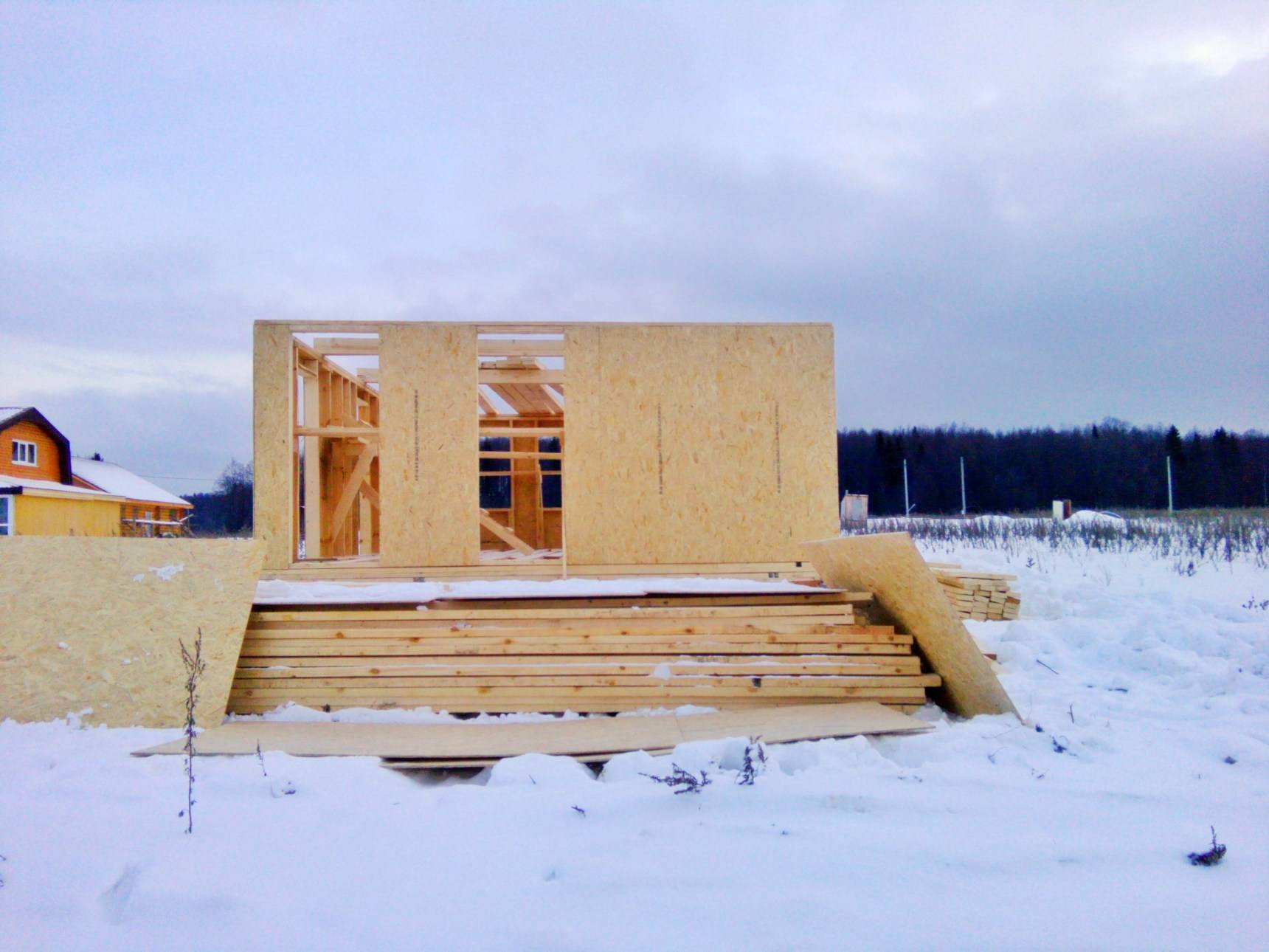 Строительство домов зимой – можно ли строить брусовой или каркасный дом: мифы и преимущества