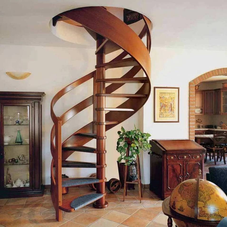 Оптимальный угол наклона лестницы на второй этаж 35°- 40°