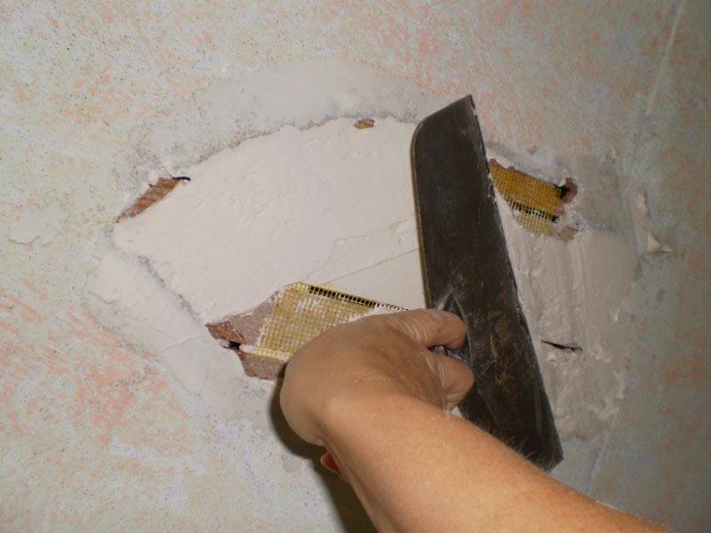 Как и чем заделать трещины в стене