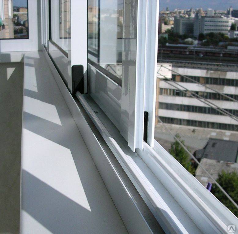 Раздвижные окна на балкон: плюсы и минусы, разновидности и материалы изготовления