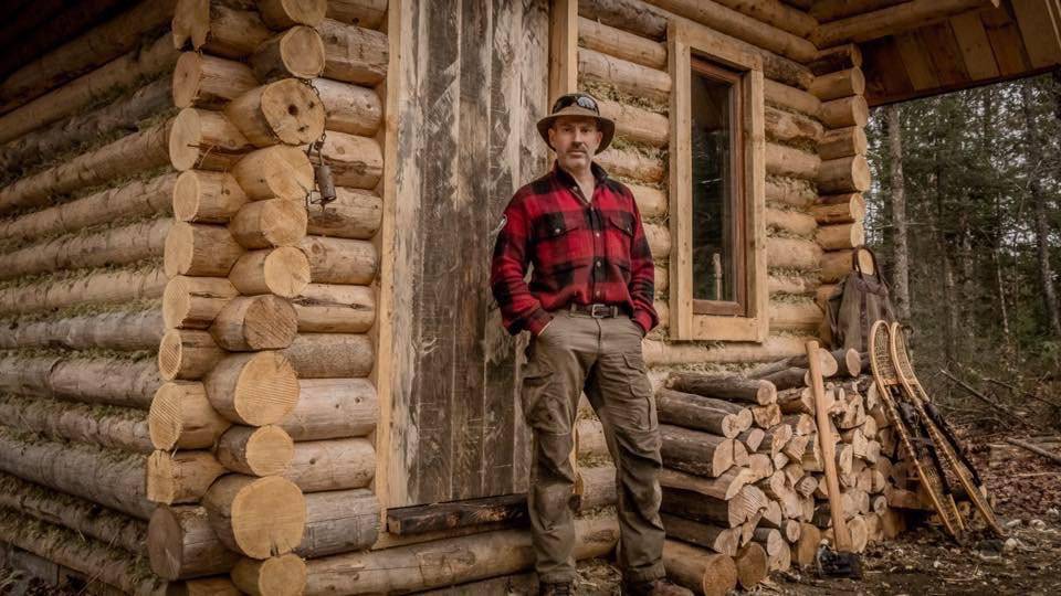 13-летний парень своими руками построил себе дом и стал знаменит