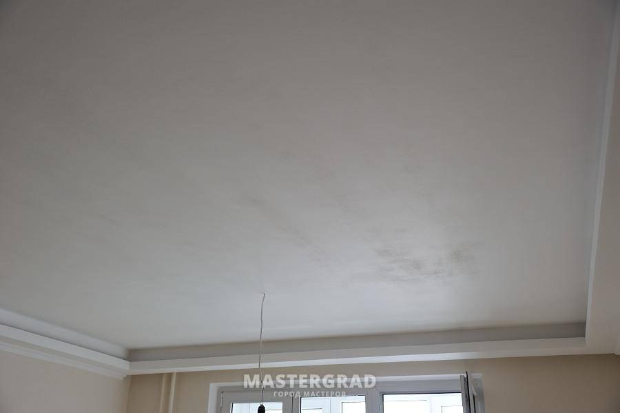 Типичные ошибки новичков при покраске потолка