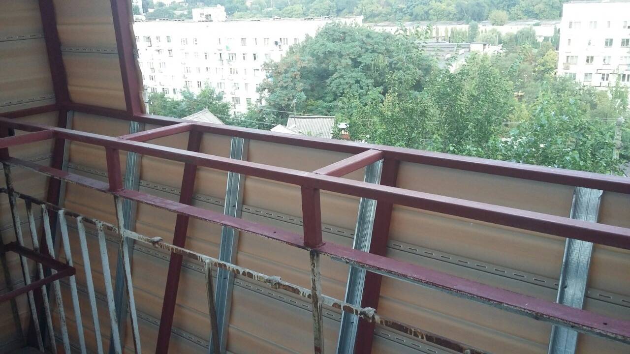 2 способа сделать балкон с выносом - по подоконнику и основанию плиты