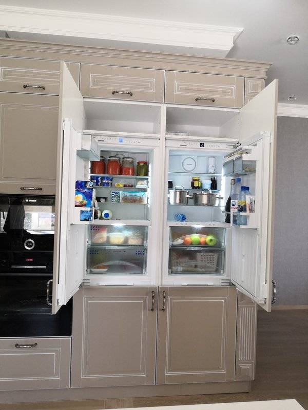 ???? 5 причин, почему встроенный холодильник - это недоразумение: недостатки встраиваемых моделей