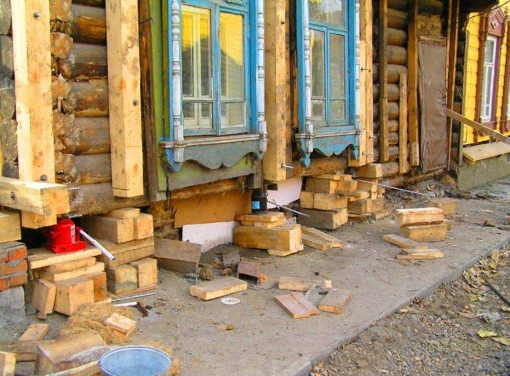 Ремонт деревянного дома: как провести реставрацию старого жилища своими руками