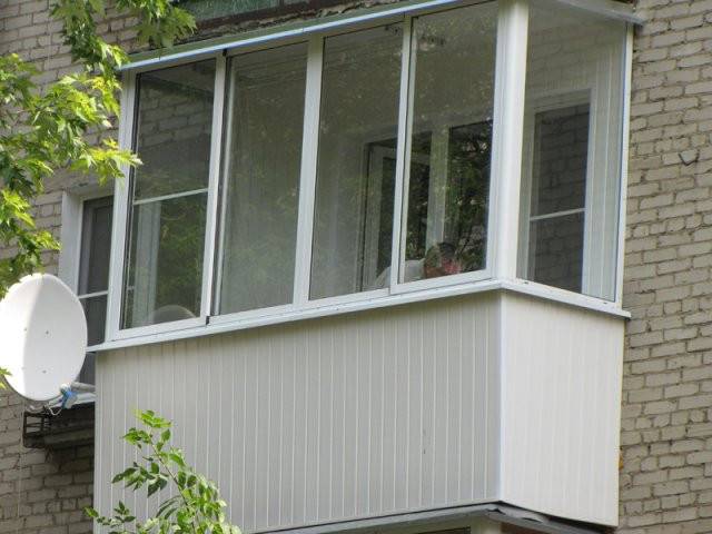 Остекление балконов и лоджий алюминиевым профилем
