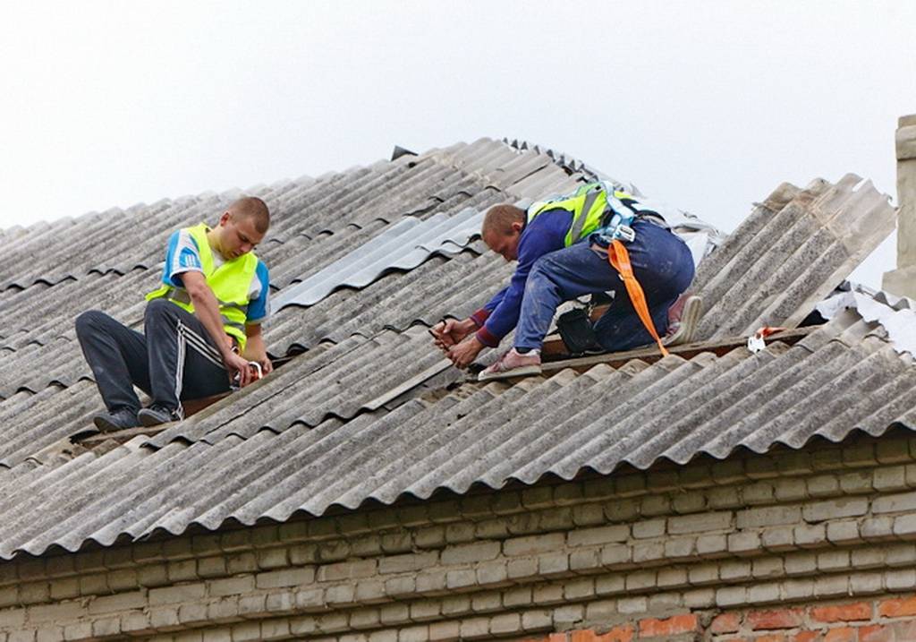 Ремонт крыши своими руками: инструкции и техника безопасности по правильному ремонту кровли дома