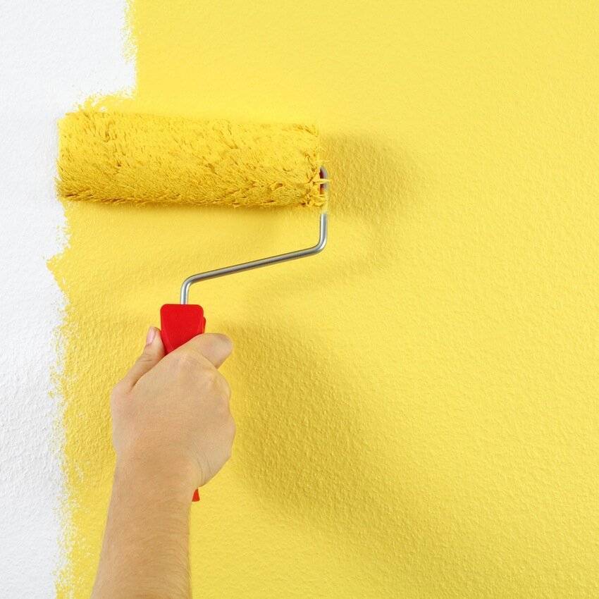 Как правильно красить валиком стены без следов и разводов: техника покраски водоэмульсионной и иными красками