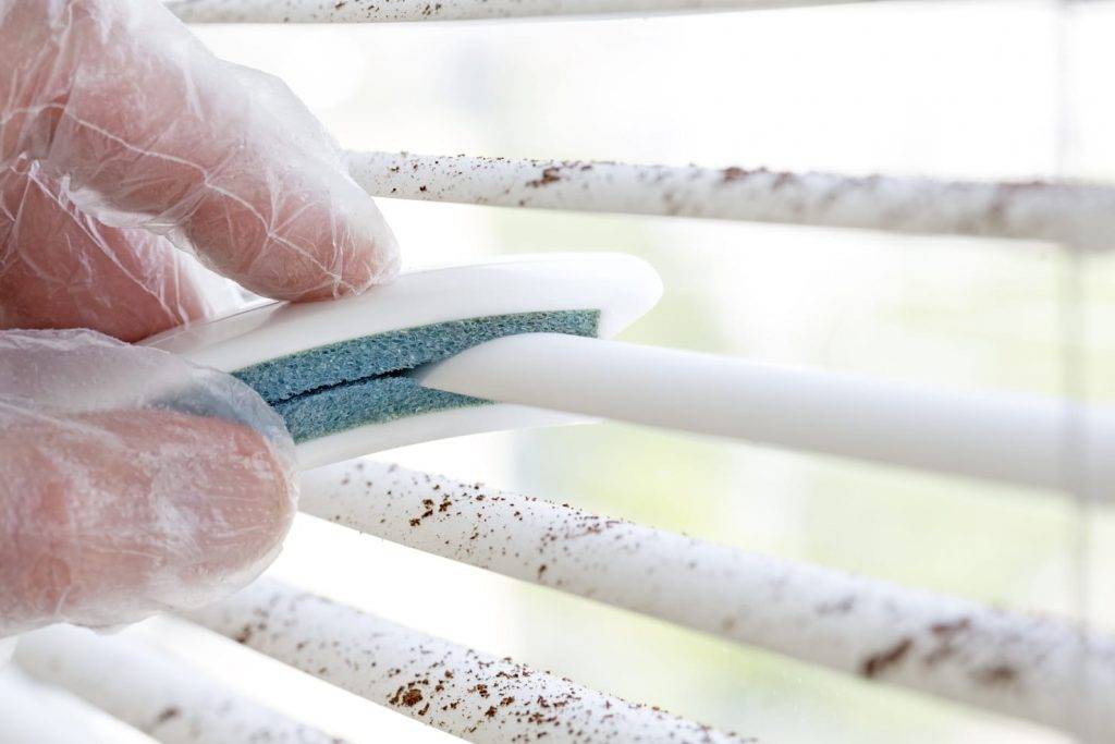 Как самостоятельно почистить вертикальные жалюзи в домашних условиях? обзор