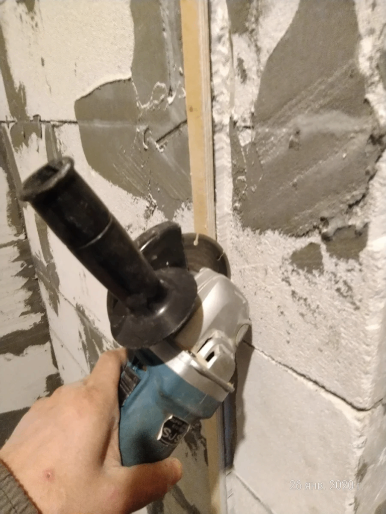 Штробление стен под проводку: инструменты, правила и порядок выполнения работ