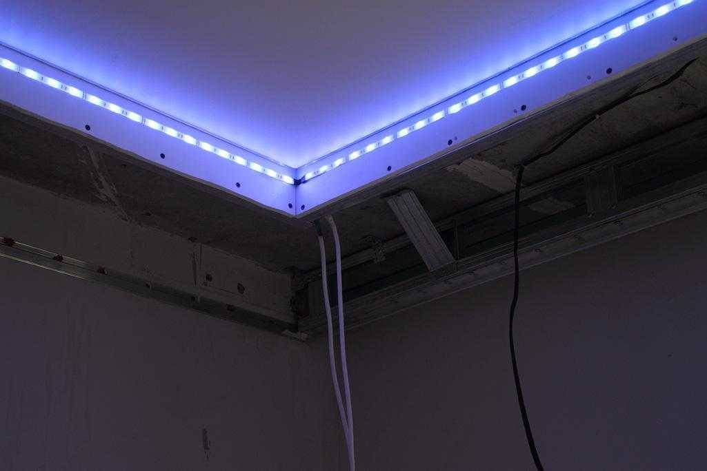 Парящий потолок из гипсокартона: как сделать монтаж подвесного потолка с подсветкой своими руками